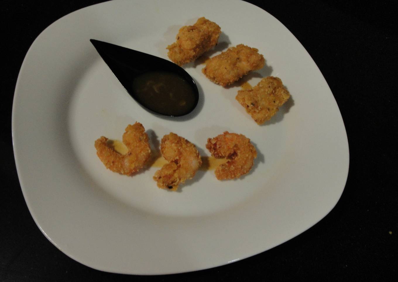 Pollo y langostinos rebozados con Fritos (Apta para celíacos e intolerantes al huevo)