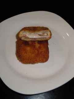 Una foto de Pencas rellenas de jamón york y queso