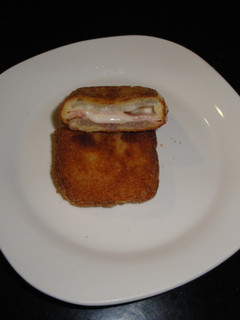 Una foto de Pencas rellenas de jamón york y queso