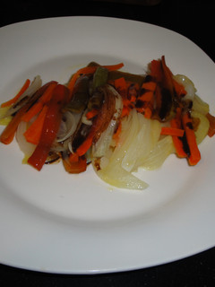 Una foto de Papillote de verduras con salsa de mostaza