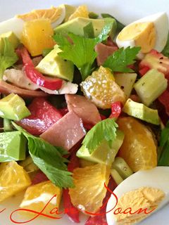Hình của món Salad Bơ thập cẩm.