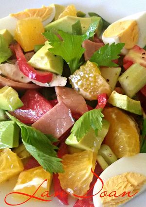 Hình của món Salad Bơ thập cẩm.