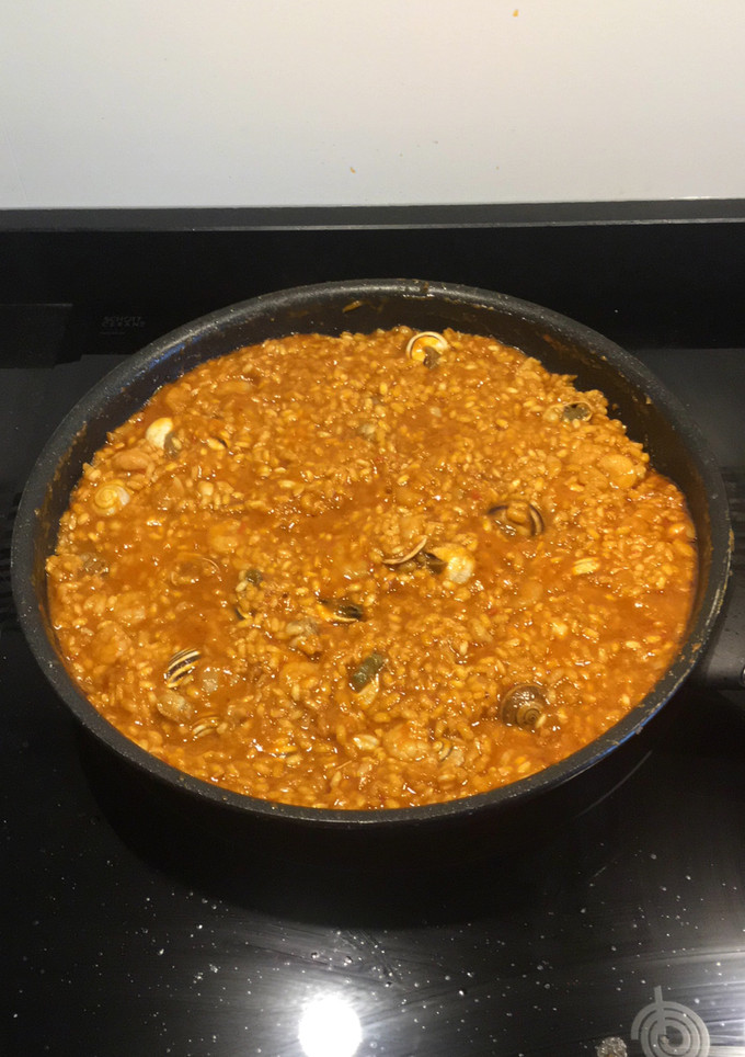 Una foto de Arroz con Caracoles, chirlas y gambas