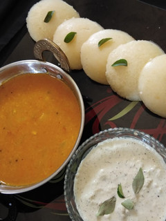 A picture of Sooji idli with sambhar and chutney.
