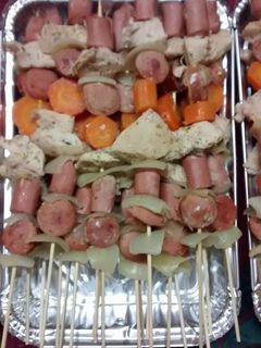 Una foto de Brochetas de vienesa