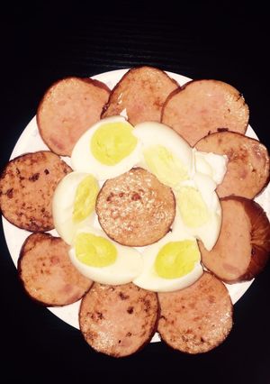 Una foto de Huevos acompañados