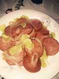 Ensalada de jamón, pepino y cebolla