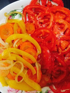 Una foto de Ensalada de Zanahorias con Tomates 