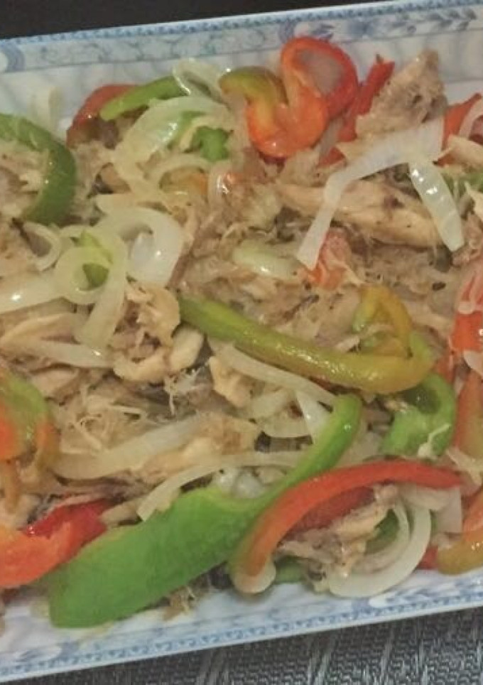 Una foto de Pollo con pimientos 