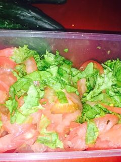 Una foto de Ensalada de Lechuga y Tomate
