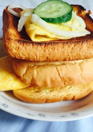 Una foto de Tostadas con Tortilla