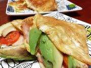 Una foto de omelette con palta