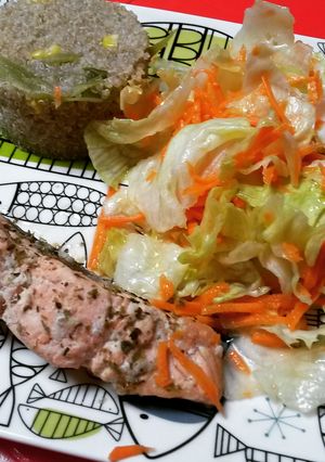 Una foto de Salmón al limón con quinoa