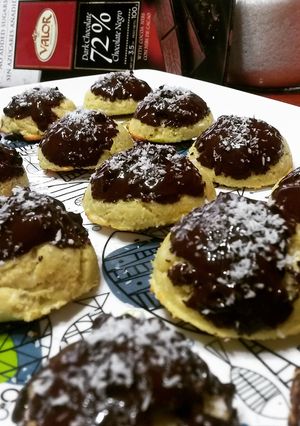Una foto de Galletas de Coco con cobertura de Chocolate 