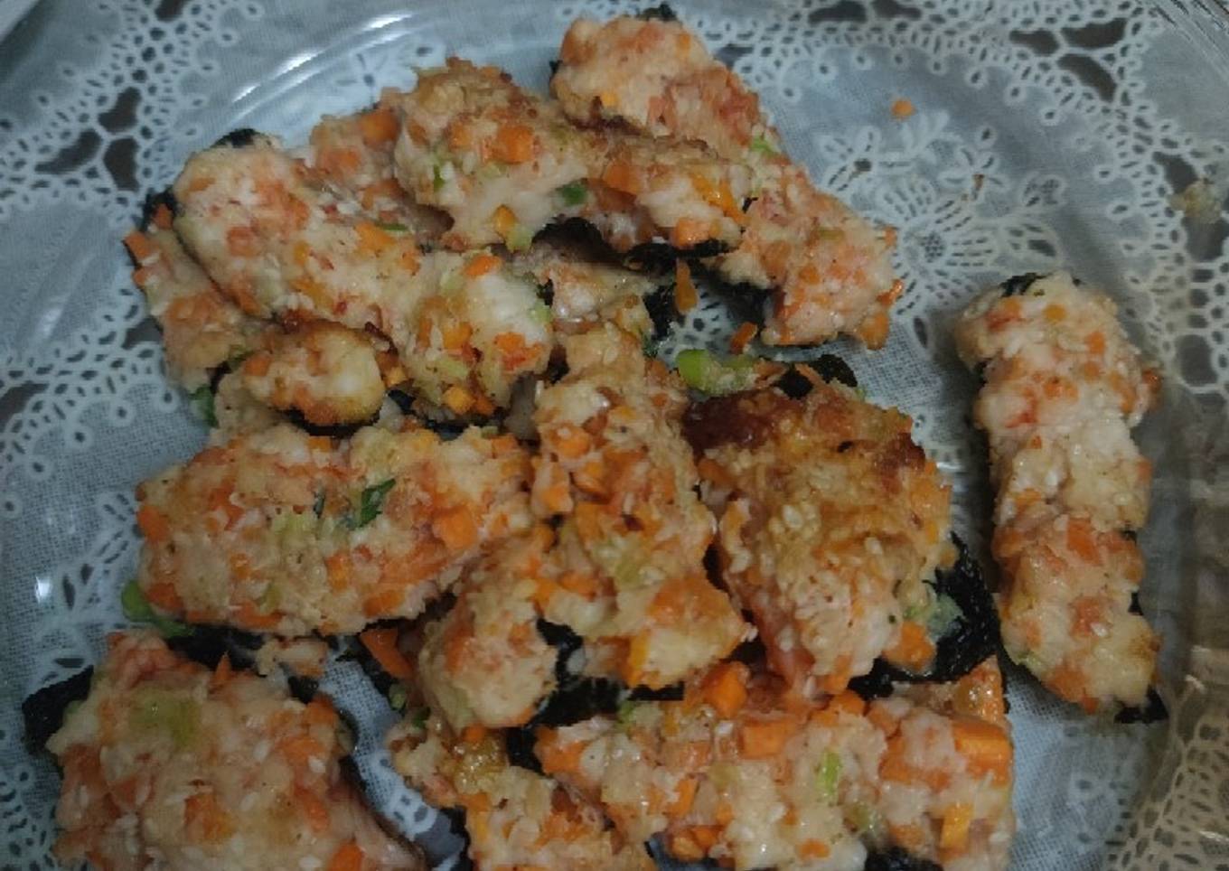 Shrimp cake with seaweed
