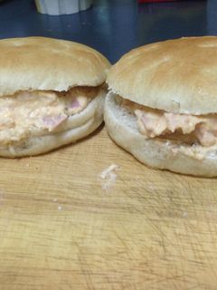 Una foto de Sándwich Pasta de Huevo en pan Amasado