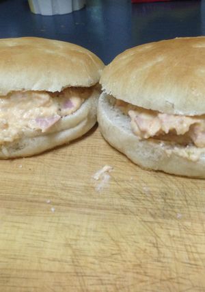 Una foto de Sándwich Pasta de Huevo en pan Amasado