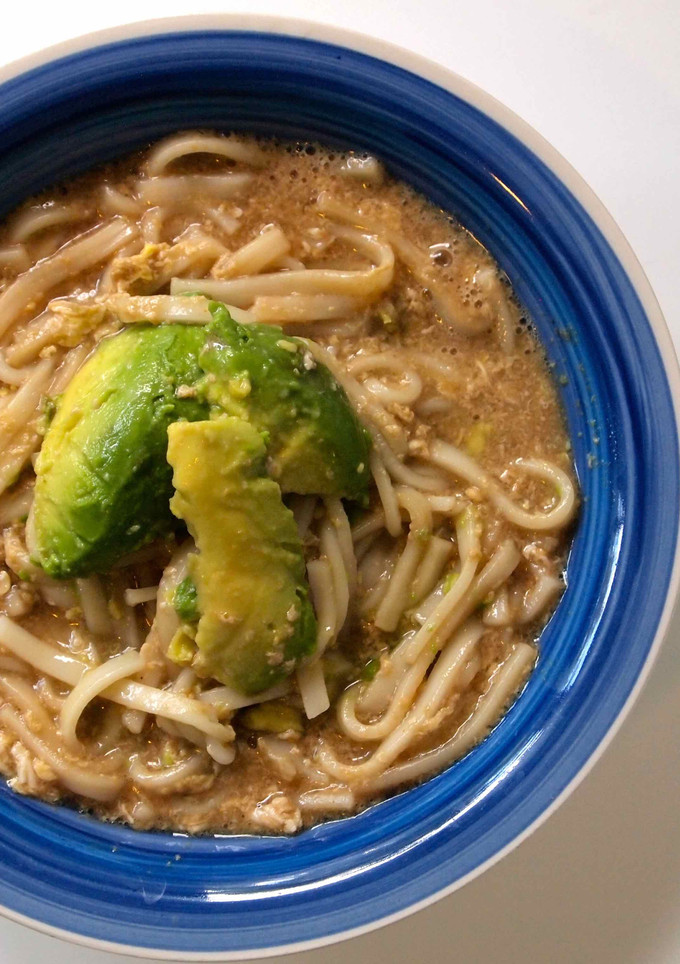 Una foto de Sopa de fideos con salsa de soja dulce (muy fácil! muy rico!)