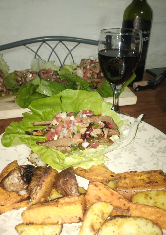 Una foto de Tacos en lechuga 🥬😁