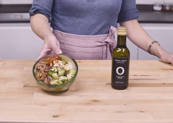 Poké Bowl mit Zitronen-Olivenöl-Dressing Rezept von Olive Oil World ...