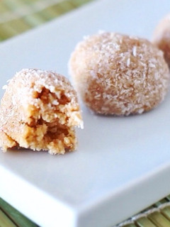 Foto principal de Trufas de coco sin azúcar y sin gluten (Video receta).