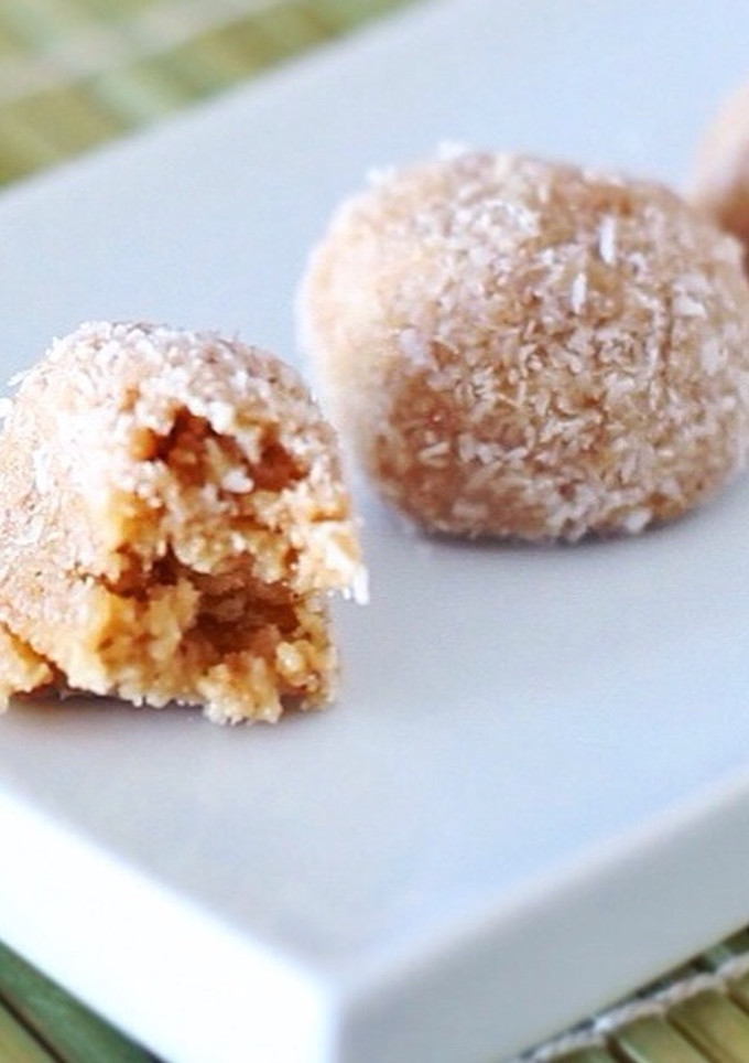 Una foto de Trufas de coco sin azúcar y sin gluten (Video receta). 