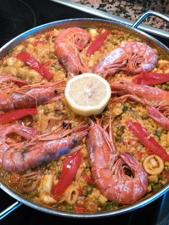 Una foto de Paella de marisco