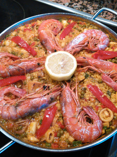 Una foto de Paella de marisco