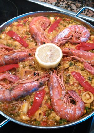 Una foto de Paella de marisco