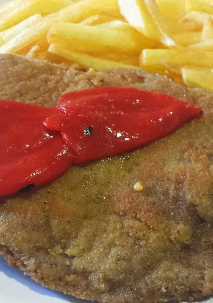 Una foto de Cachopo de cecina y queso de cabra