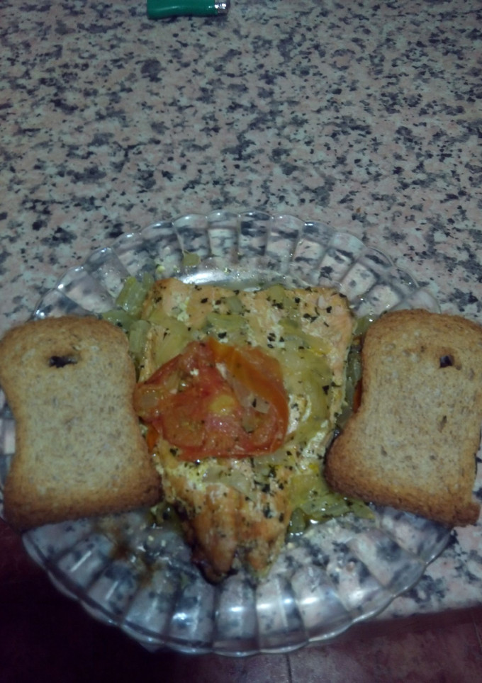 Una foto de Salmón con curry y cilantro