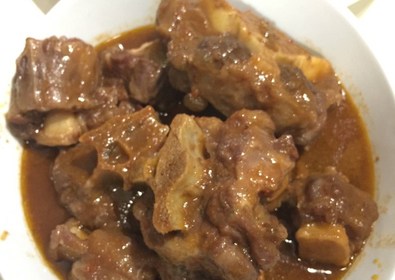 Rabo de res al tinto