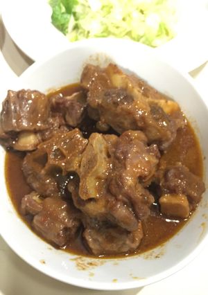 Una foto de Rabo de res al tinto