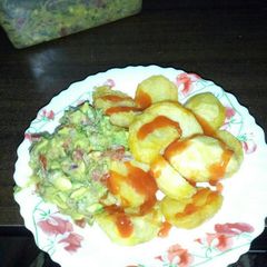 Deep fried potatoes with gaukamole A picture of Deep fried potatoes with gaukamole.