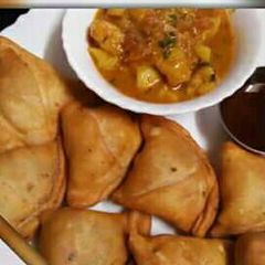A picture of Home made Samose.