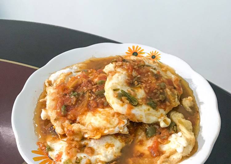 Telur goreng kecap pedas