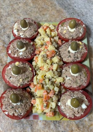 Una foto de Tomates rellenos con atún