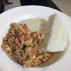 A picture of Scrambled Eggs and Boiled Yam.