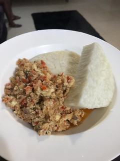 A picture of Scrambled Eggs and Boiled Yam.