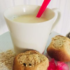 A picture of Turmeric tea with milk.