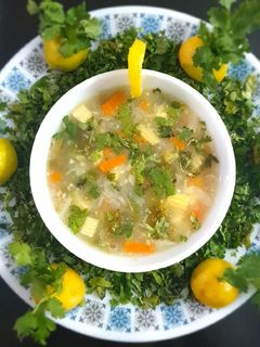 વેજ લેમન કોરિએન્ડર સૂપ (Veg Lemon Coriander soup recipe in Gujarati) રેસીપી મુખ્ય ફોટો