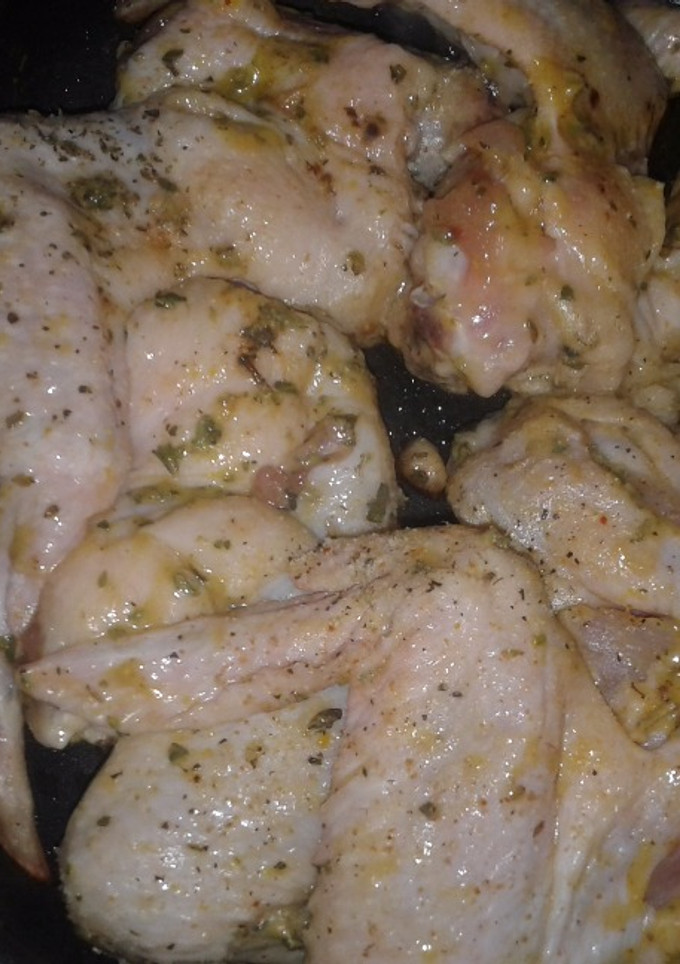 Una foto de Alitas y Papas con Orégano