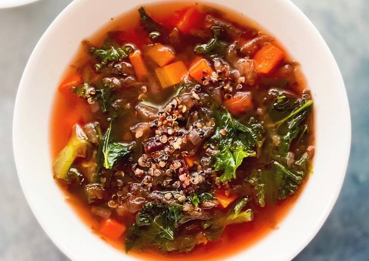 Sopa de remolacha, quinoa tricolor y kale