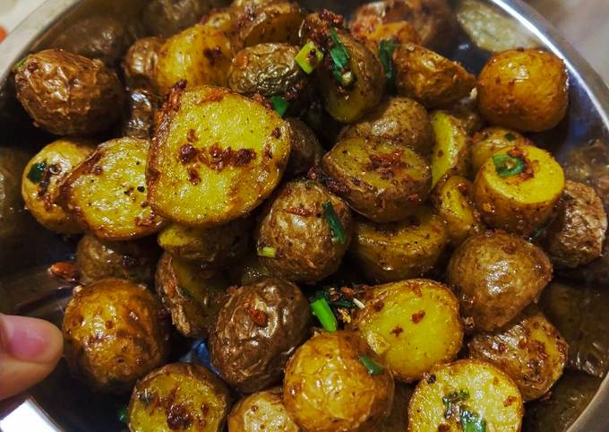 Resep Garlic Baby Potato oleh Mommy Castora - Cookpad