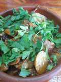 Cazuela de atún, frutos, verduras, vino y barbacoa criolla