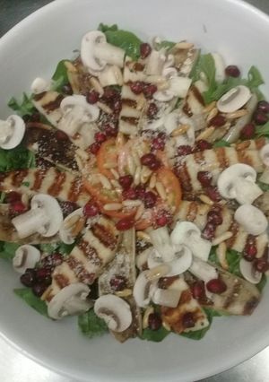 A picture of Rocket/arugula salata.