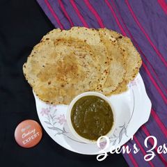 A picture of Makki di Roti and Sarson da Saag.