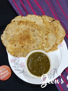 A picture of Makki di Roti and Sarson da Saag.