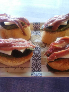 Una foto de Pintxo con anchoa