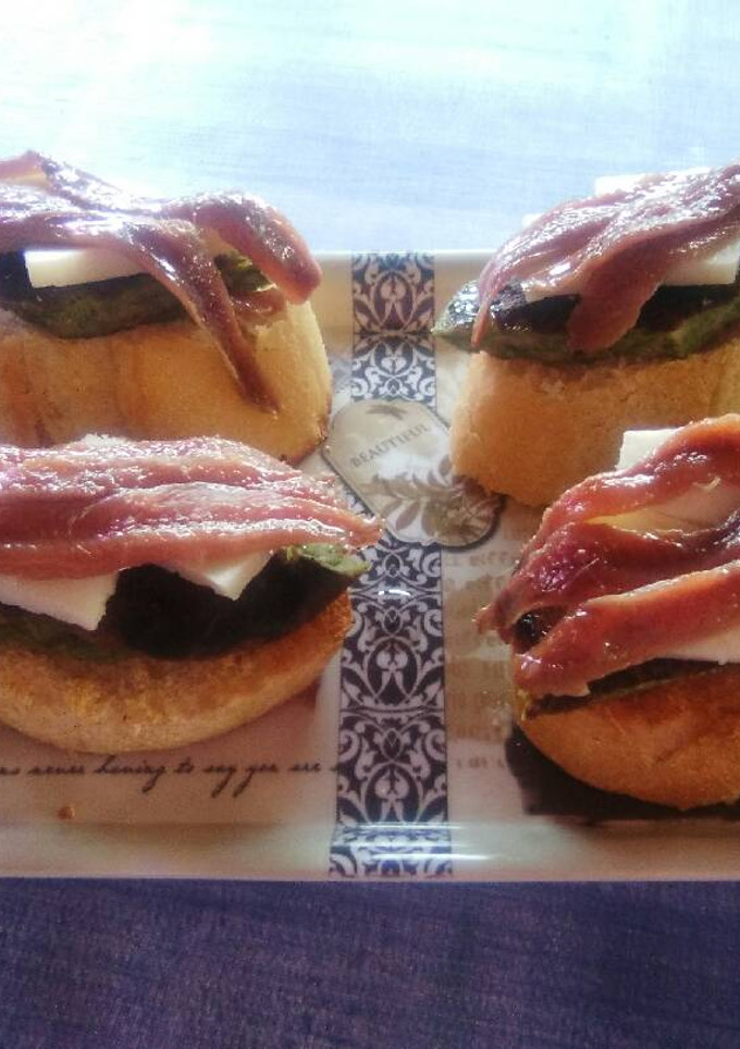 Una foto de Pintxo con anchoa